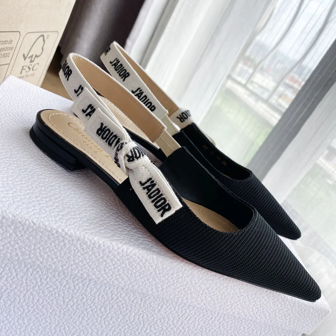 👟👟Ex-factory price 440👟👟 Developed one-to-one from the original version, 👠👠✨ ✨Dior’s popular sandals are new🔥 🔥 The same style as the most popular internet celebrities and celebrities of the year💁 💁. Imported fabric, lining and feet are made of calfskin lining🐑. Original molded heel, heel height 10Cm 6.5cm💘 Original molded metal outsole with five-pointed star LOGO mark✨. Original bow, 💅 Italian leather outsole. 👄💋 Full set of packaging (bags, cards, invoices, one-to-one wrapping paper) 34 40 41 customized